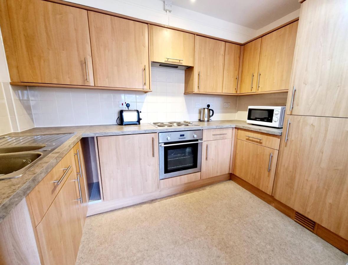 Cityscape Haven: 1 Bedroom Apartment With Terrace And City View Bournemouth Exterior photo