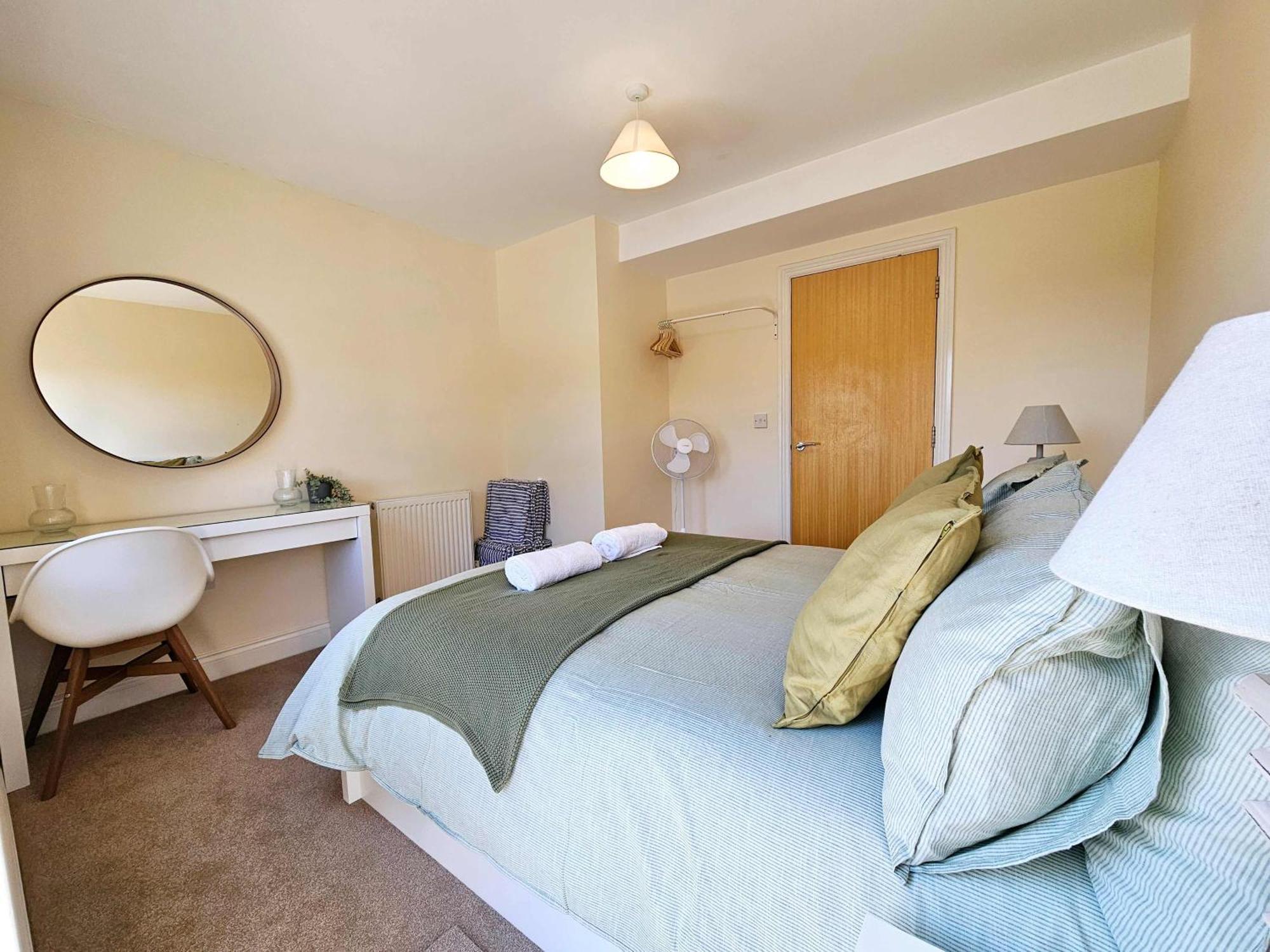 Cityscape Haven: 1 Bedroom Apartment With Terrace And City View Bournemouth Exterior photo
