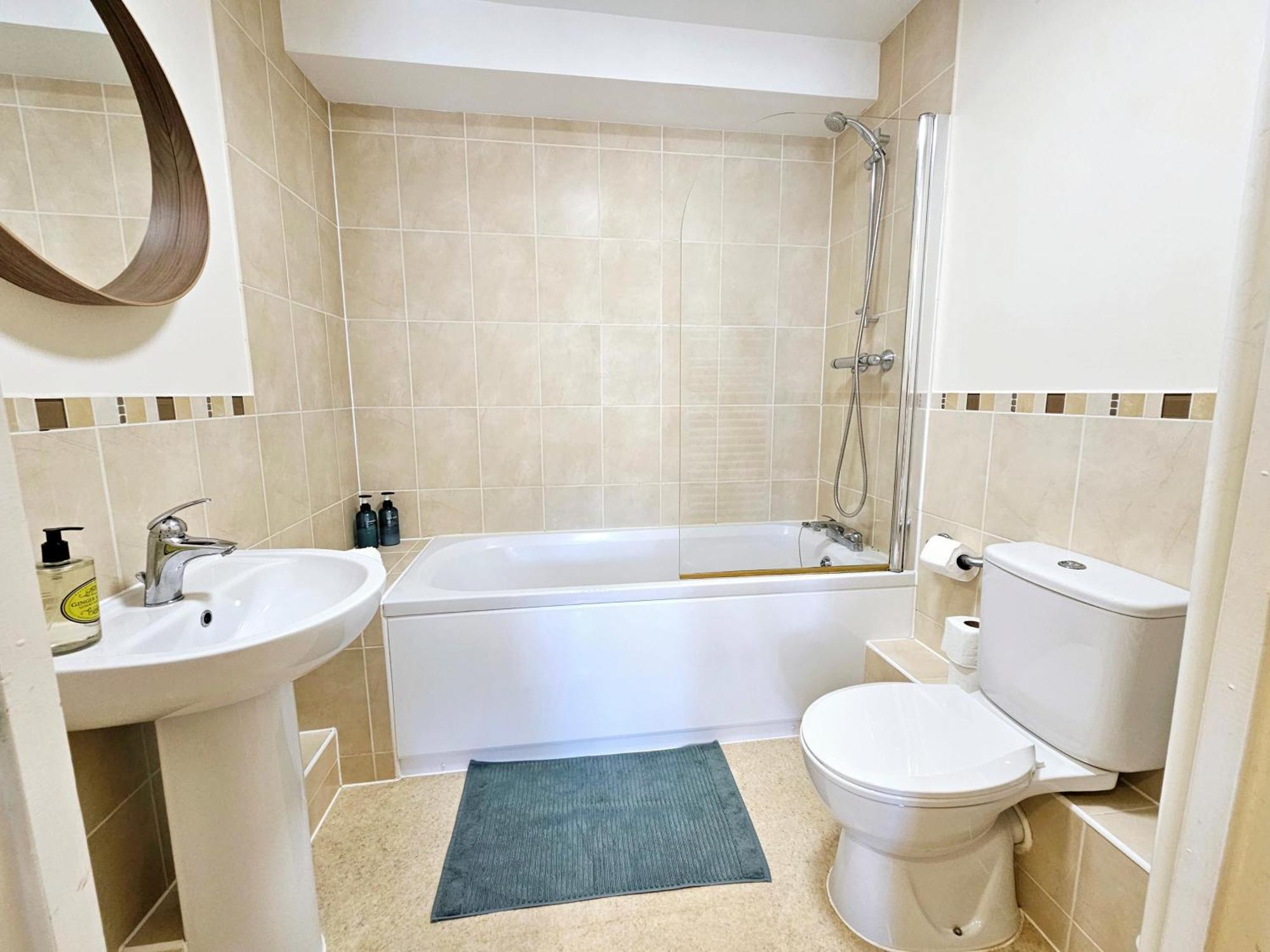Cityscape Haven: 1 Bedroom Apartment With Terrace And City View Bournemouth Exterior photo
